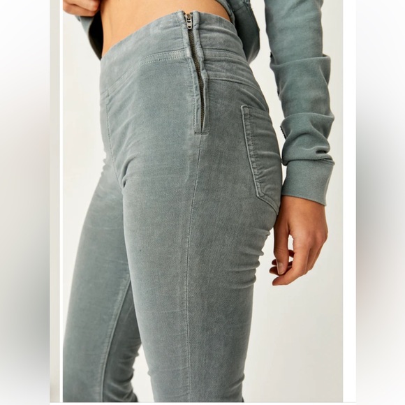 NWT Free People In My Feelings Velvet Crop Slim Flare Pants in Steel Sea. Large - Picture 3 of 8